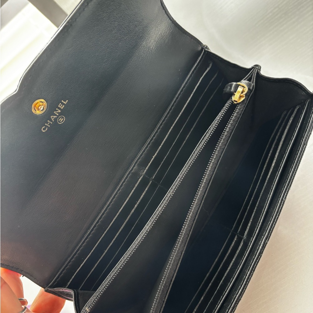 CHANEL Black Caviar Filigree Wallet - Picture 5 of 13